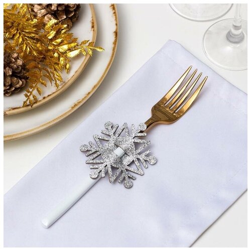 фото Набор для декора столовых предметов "снежинка", 4 шт,цв. серебро 6,5х7,5 см, 100% п/э, фетр 626098 доляна
