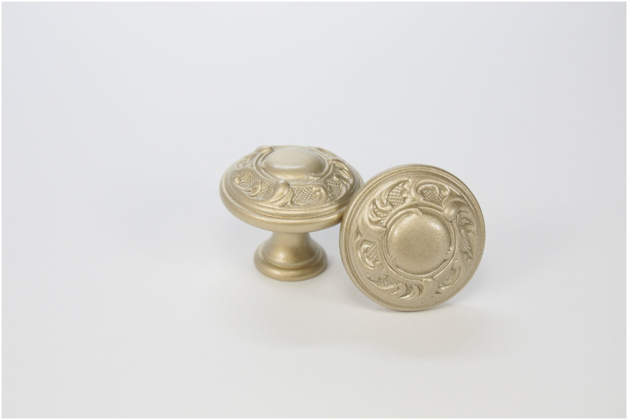 Итальянская- мебельная ручка- кнопка Перстень 30мм от ROBERTO MARELLA Шампань