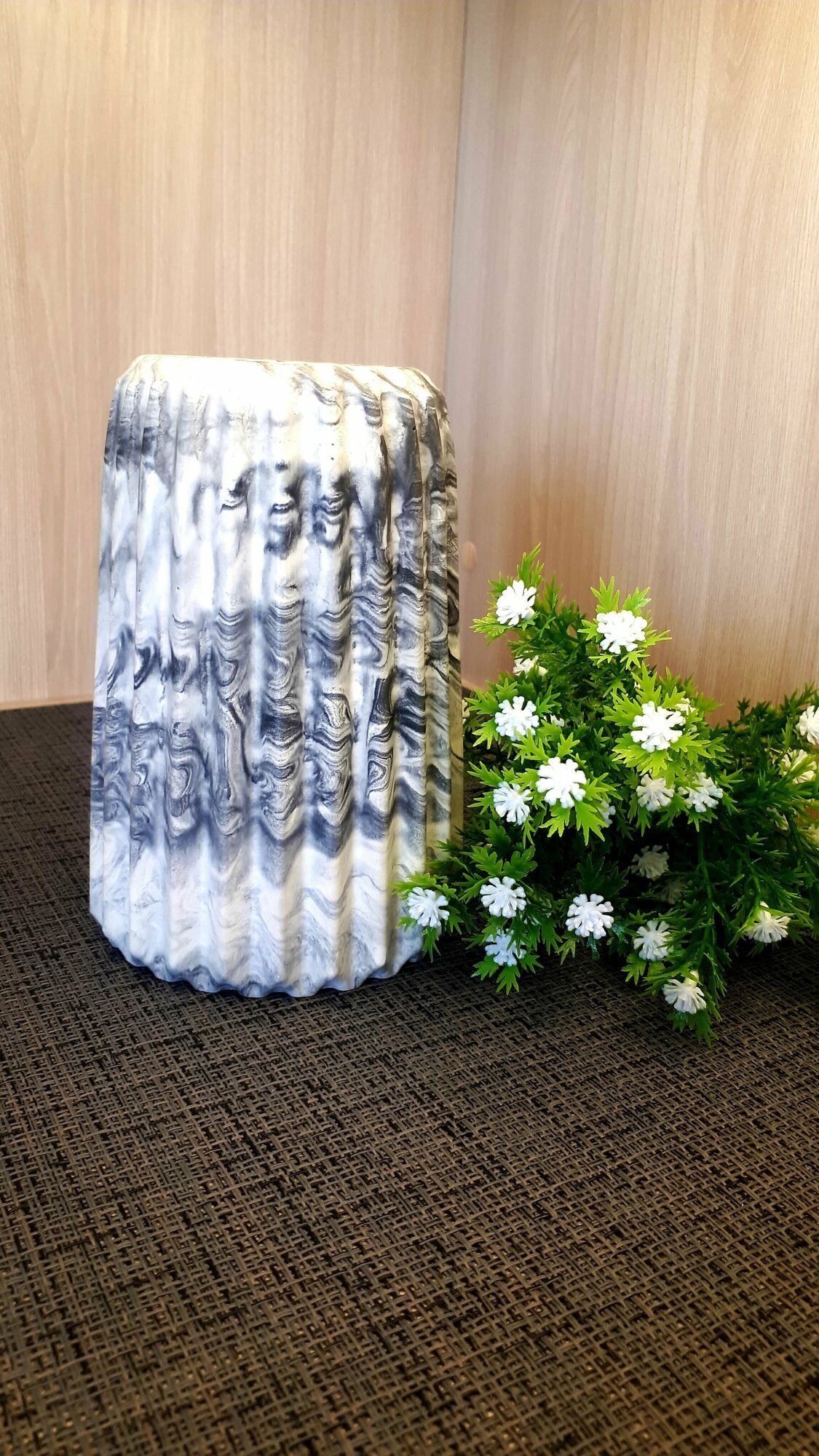 Декоративная ваза для цветов сухоцветов
