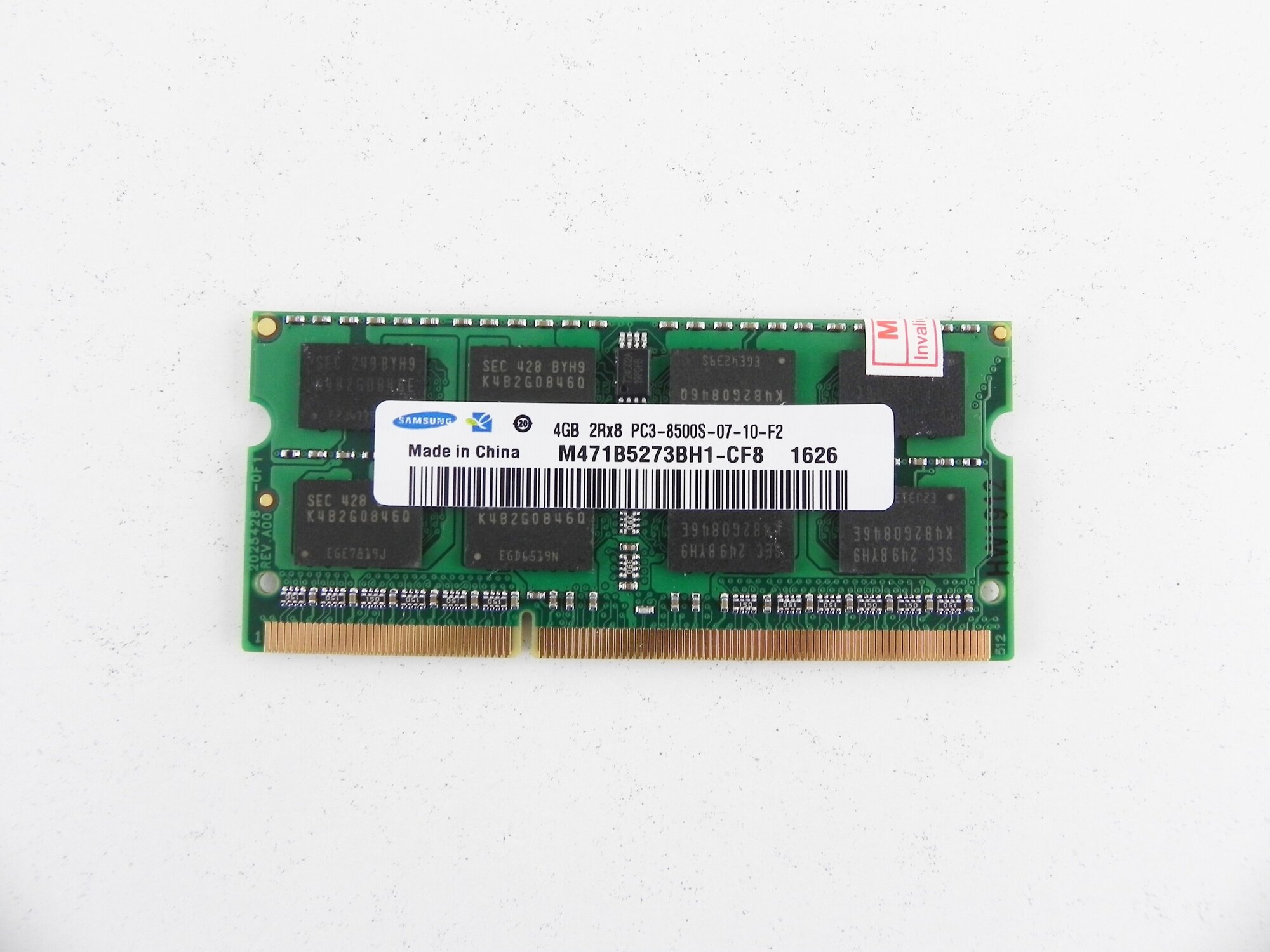 Оперативная память Samsung 4 ГБ DDR3 1066 МГц SODIMM CL7 M471B5273BH1-CF8