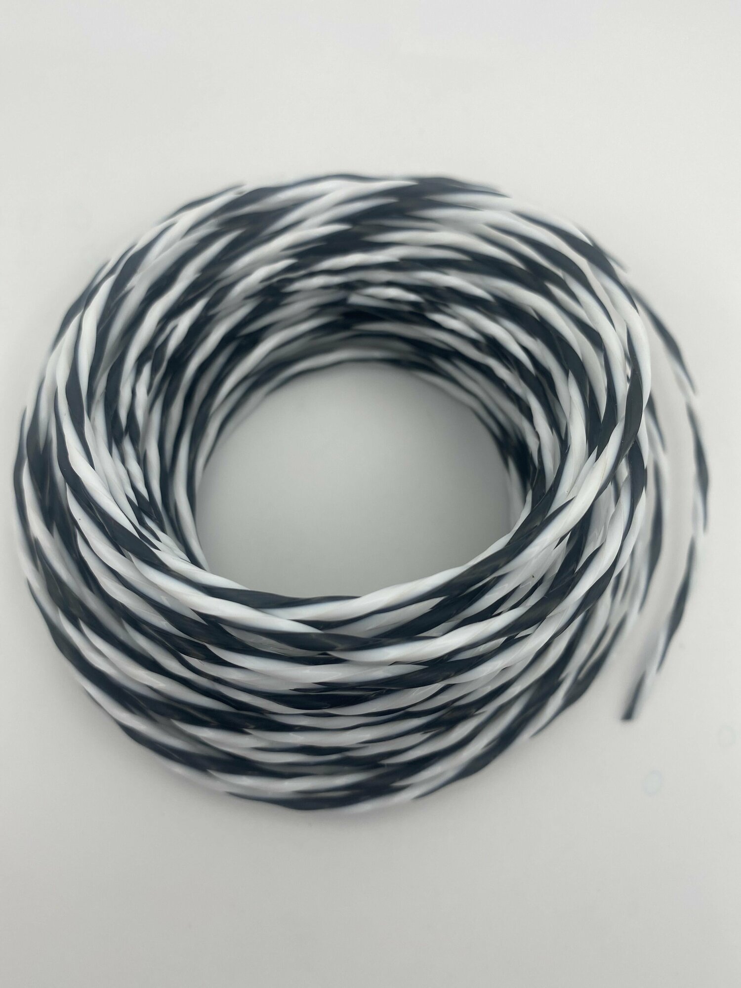 фото Леска для триммеров ZEBRA 3.0 мм * 15 м, (витая: белый+черный), повышенная ударопрочность