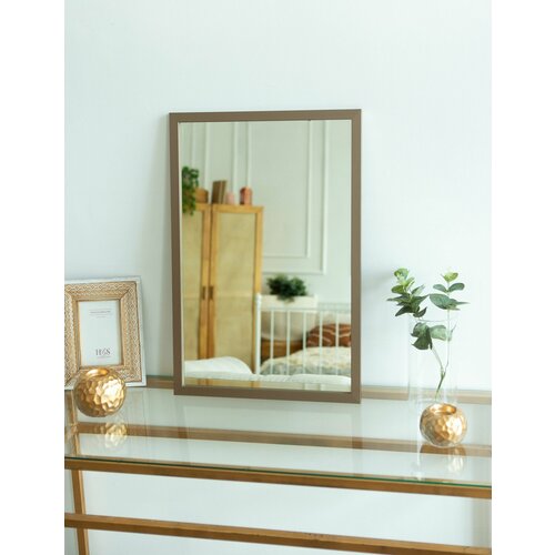 Зеркало настенное 40 на 60 в раме