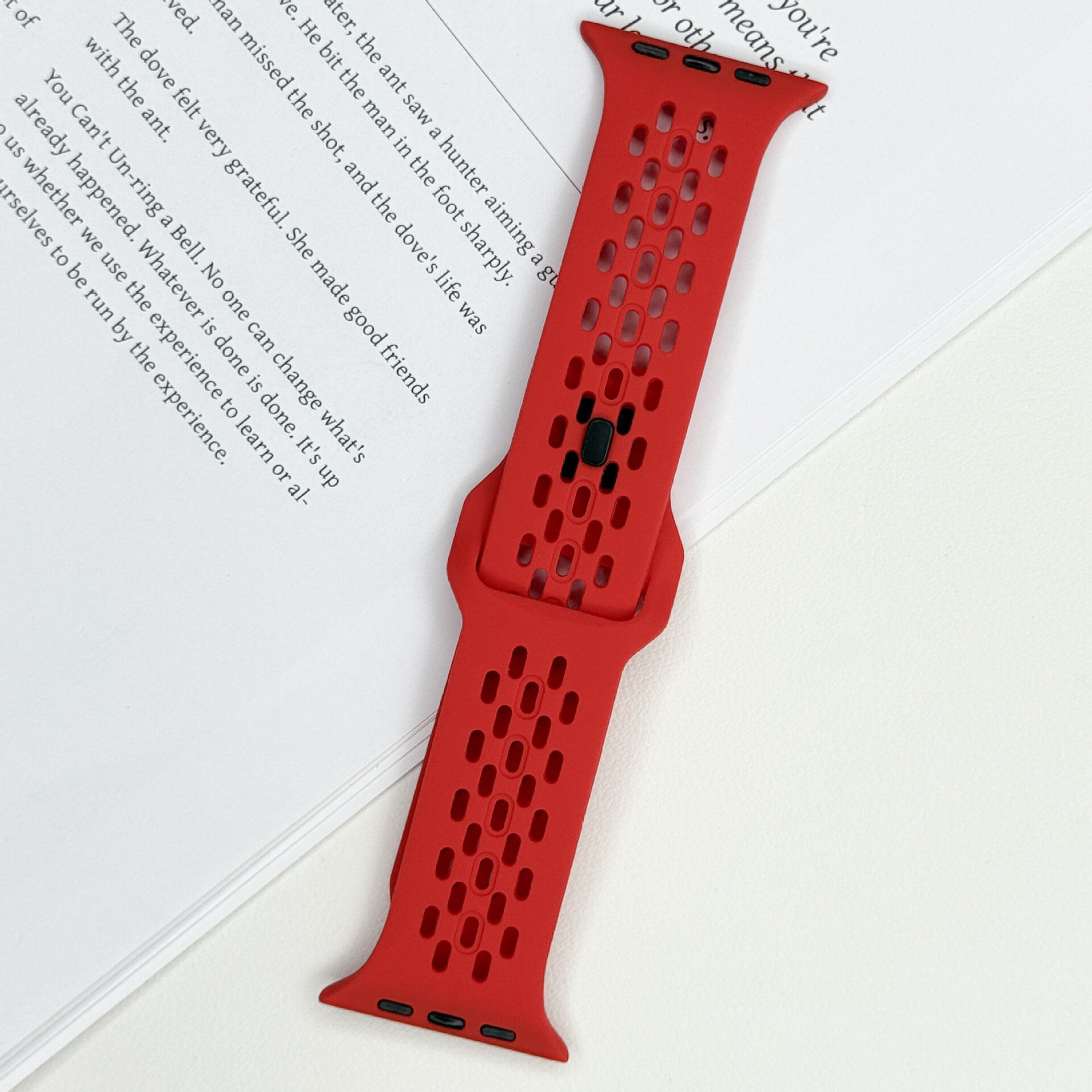 Дырявая квадратная пряжка дышащий силиконовый браслет для Apple Watch Ultra 2 - Красный