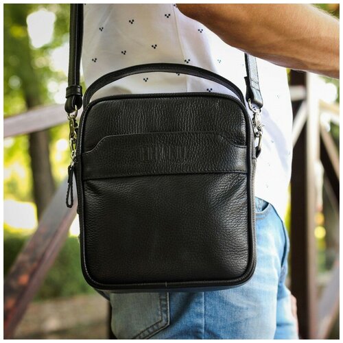 фото Кожаная сумка через плечо brialdi exeter (эксетер) relief black