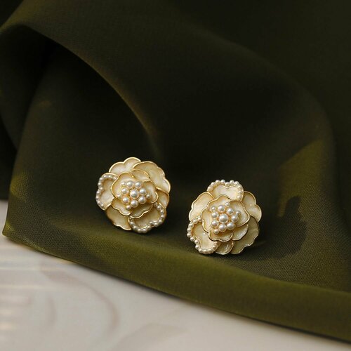 Серьги клипсы Dolce far niente, жемчуг имитация, искусственный камень, серый, белый