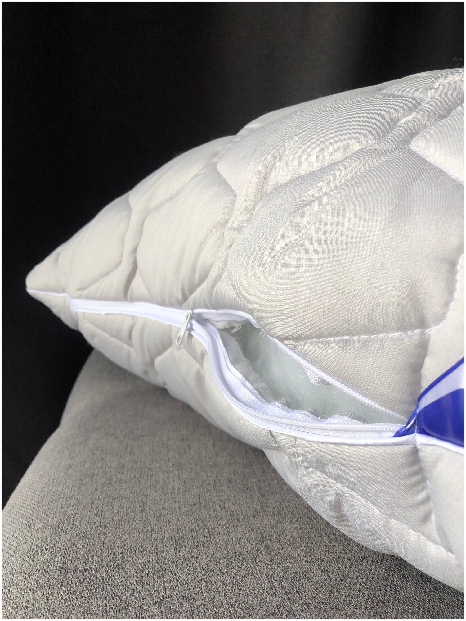 Подушка Текстиль Haus Искусственный лебяжий пух стег 70х70 серая - фотография № 3