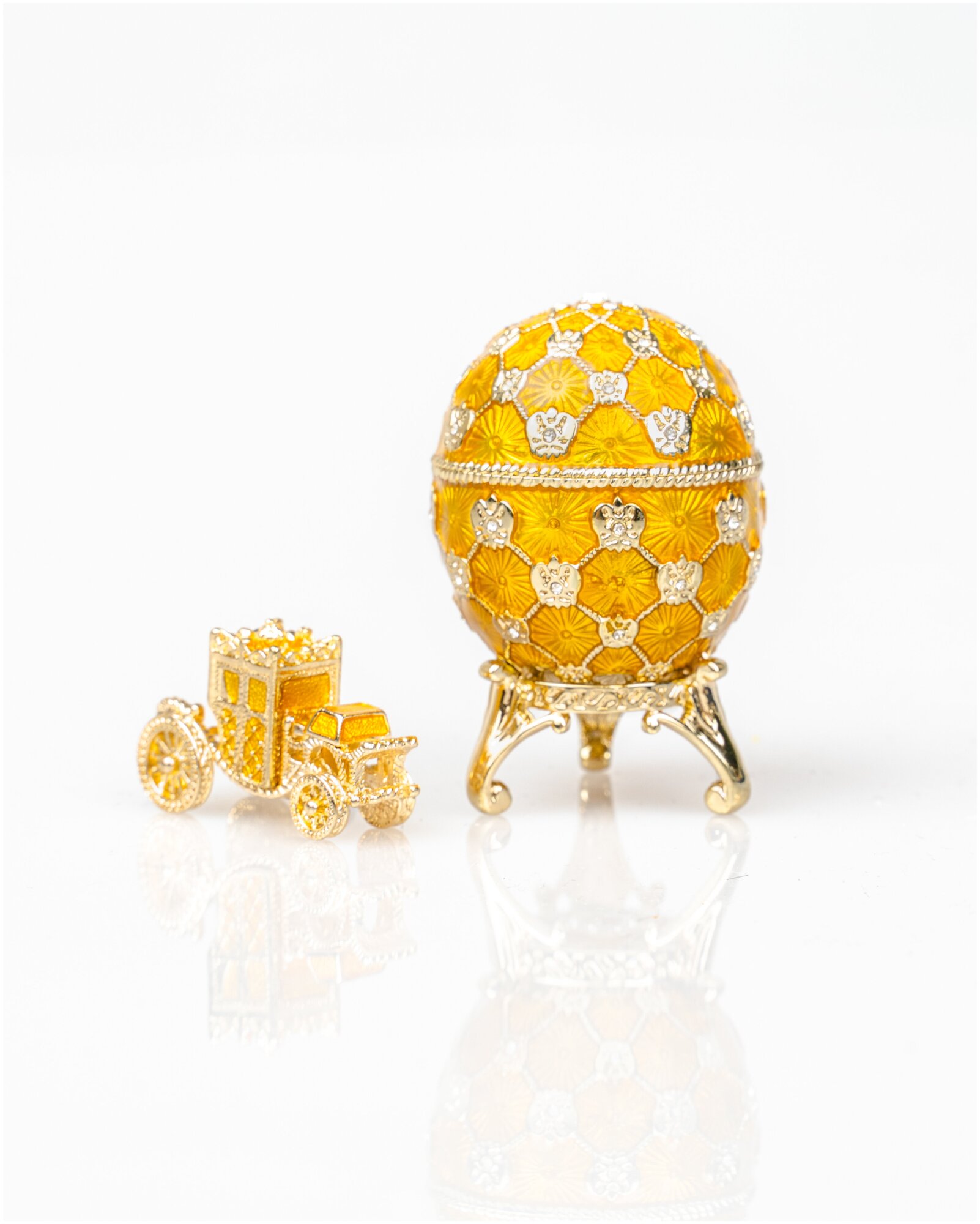 Шкатулка Яйцо в стиле Фаберже "Коронационное" с каретой 6,5 см Золотистая