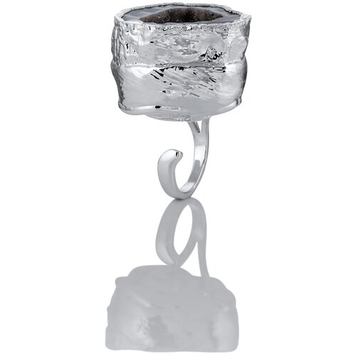 Модное женское серебристое кольцо с жеодой серого агата