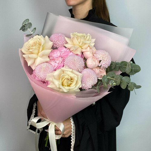 Авторский букет с гортензией, французскими розами, хразантемой Момоко и эвкалиптом Ver Flowers