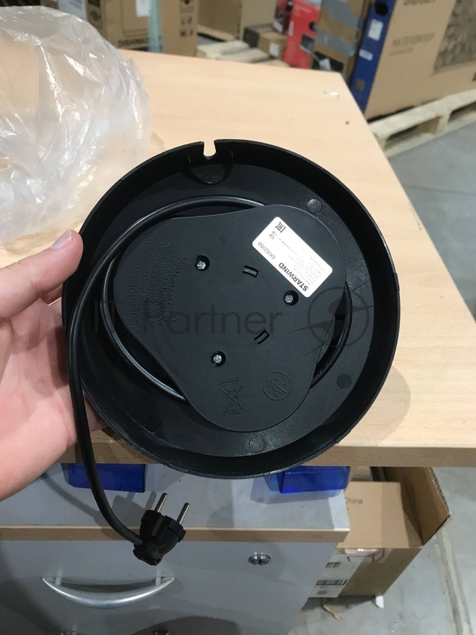 Чайник электрический StarWind , 1800Вт, черный - фото №10