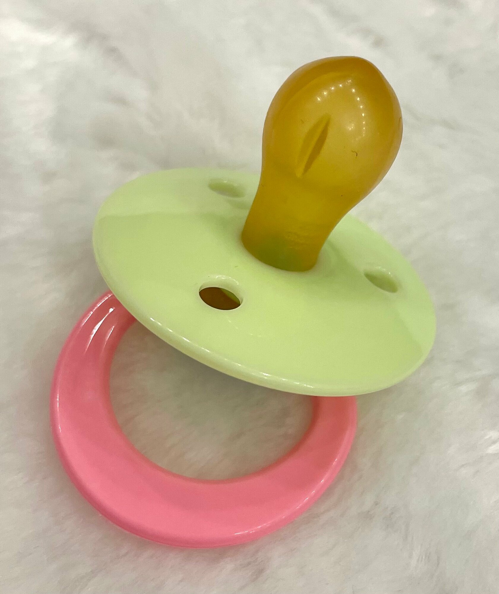Соска-Пустышка для новорожденного латексная круглая Мой малыш №1 0-6месяцев салатовая с розовым колечком