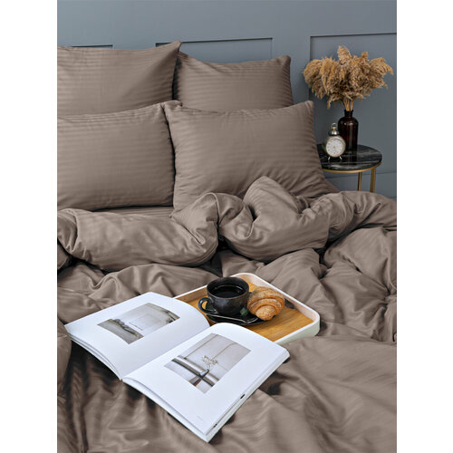 Постельное белье 2 спальное с евро простыней, наволочки 50х70, страйп полисатин коричневый, мокко