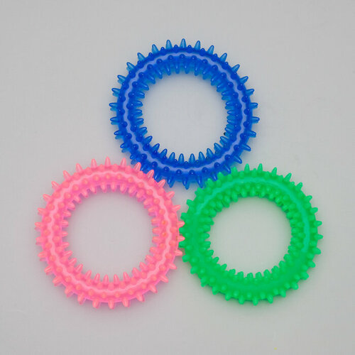 Кольцо игрушка для собак с шипами 10см зеленый