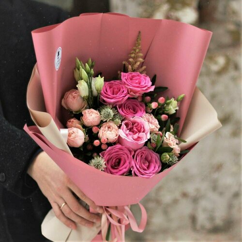 Ароматный дизайнерский букет свежих цветов с пионовидной розой "Милая Барбара" высота 40 см 15 шт.