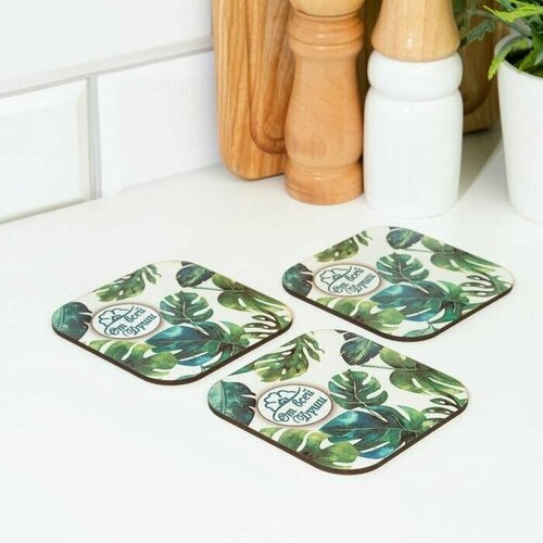 Набор подставок для стаканов, деревянные 3 шт, зеленые листья, 9,5х9,5х0,9 см 1 шт.