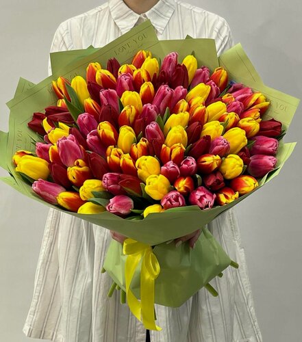 Изображение товара Монобукет Romashka "Весенняя радость", тюльпаны, 51 цветок, высота 50 см