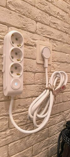 Изображение товара Удлинитель электрический 3 метра выключателем плоской потайной вилкой невидимкой