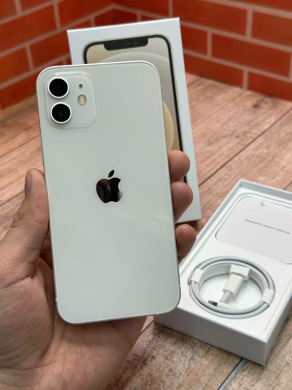 Смартфон Apple iPhone 12 128 ГБ, nano SIM+eSIM, белый — фото 1