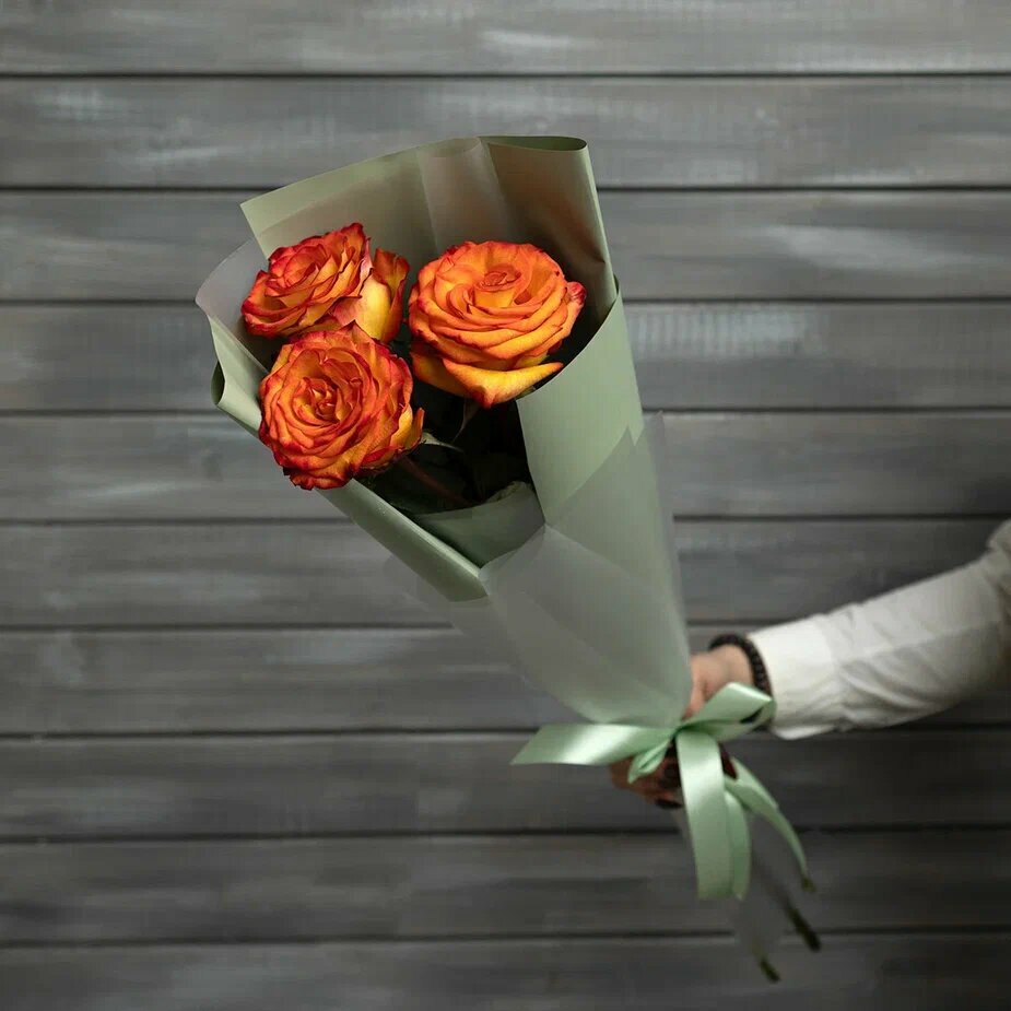 Монобукет Букет Маркет "Оранжевые розы" Эквадор 50см 3 розы