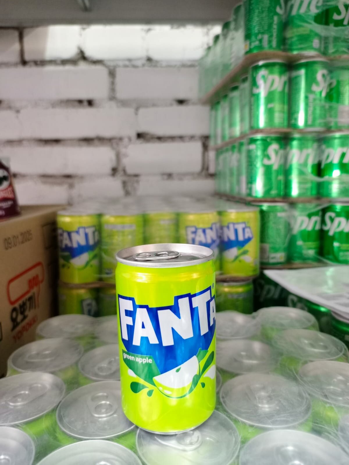 Изображение Fanta Green Apple, 0.15 л, 30 шт, железная банка, (Газированный напиток Фанта Зеленое Яблоко, жб)