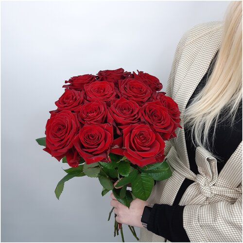 Роза красная 13 штук 50 см