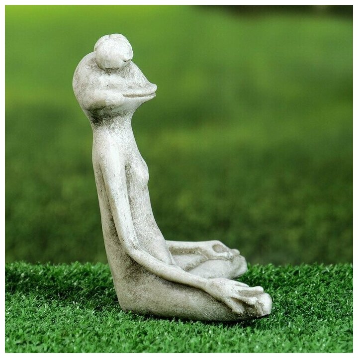 Садовая фигура Лягушка йог в позе лотоса серая, 15х18х10см - фотография № 6