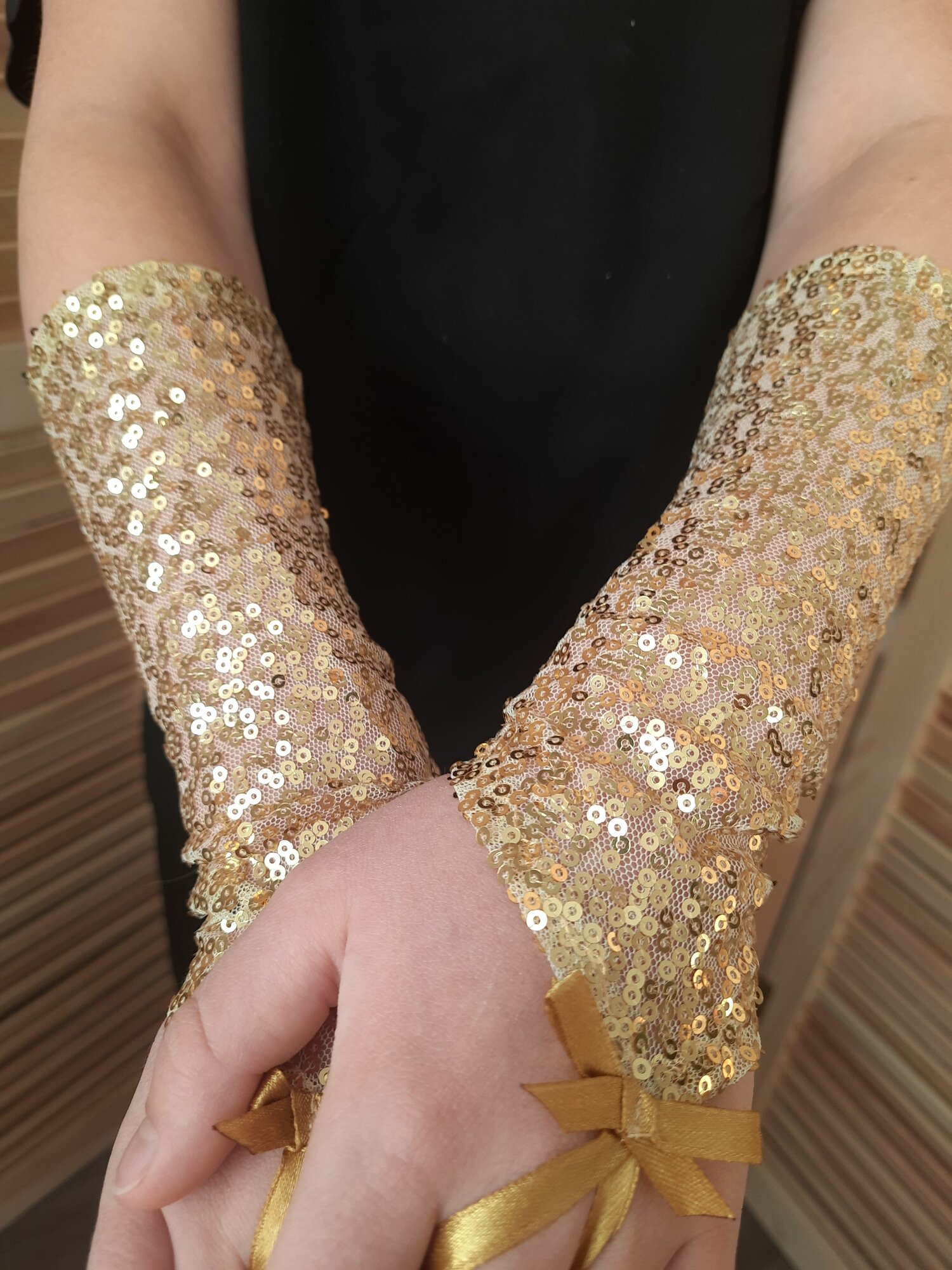 фото Перчатки детские с золотой пайеткой