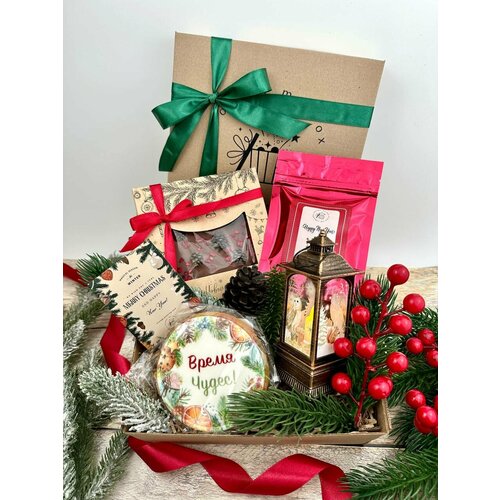 Яркий подарочный набор Wonder me box на Новый год 2025