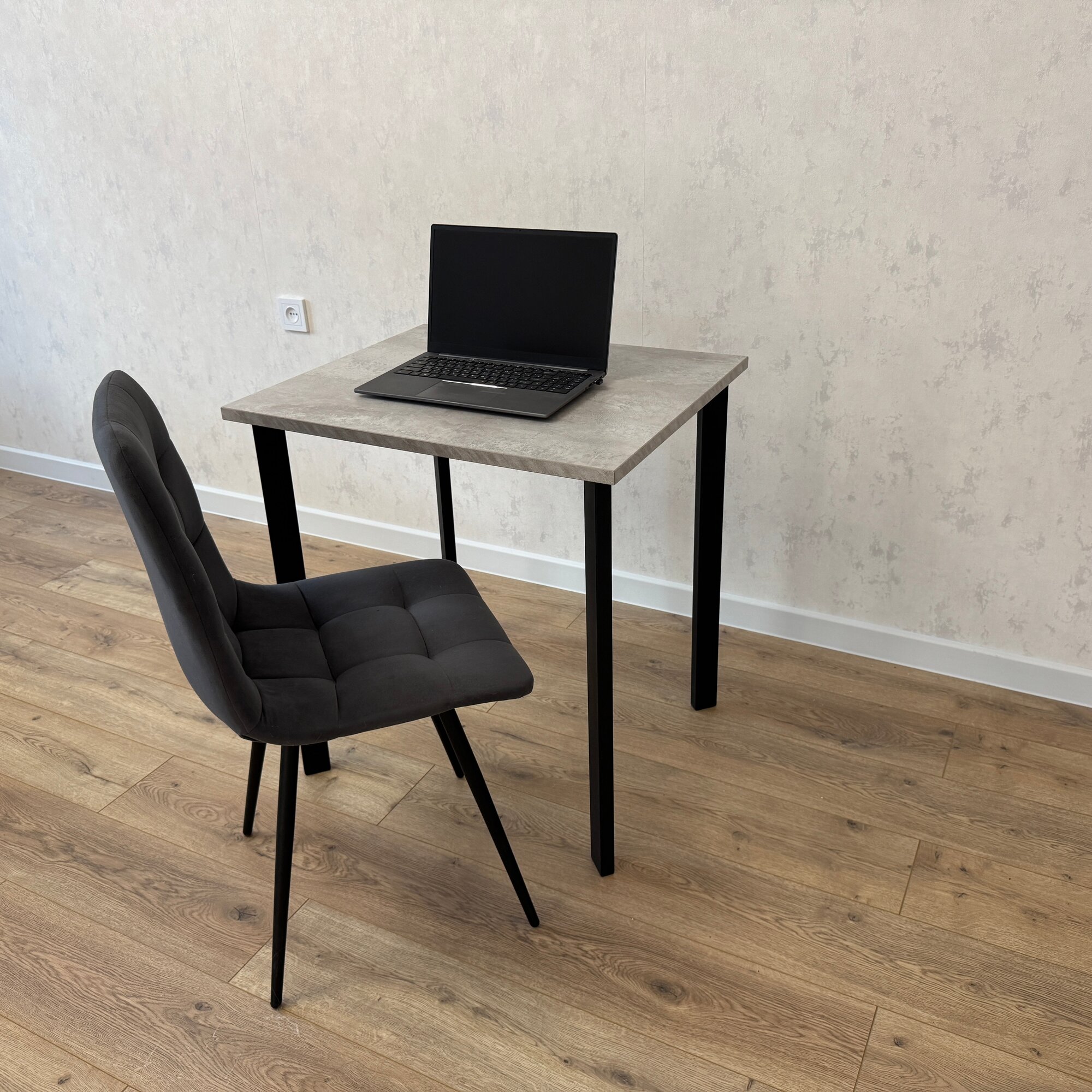 Игровой стол 80*80 см. Бетон светлый. Черные ножки