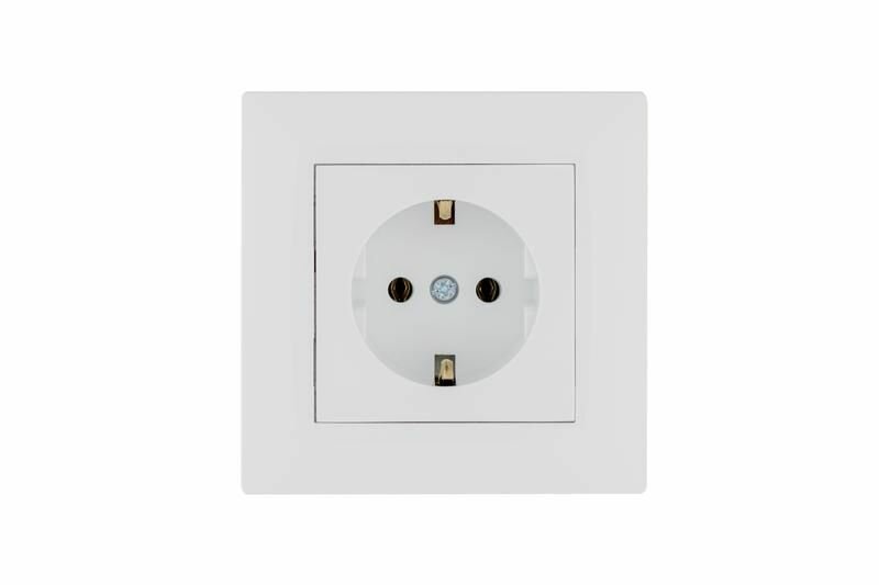 Розетка 1-м керамика Karea RIZZ с заземл. бел. Makel 88001008
