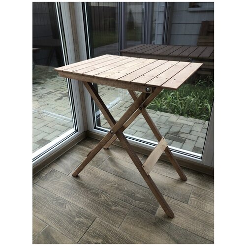 Деревянный складной столик на балкон