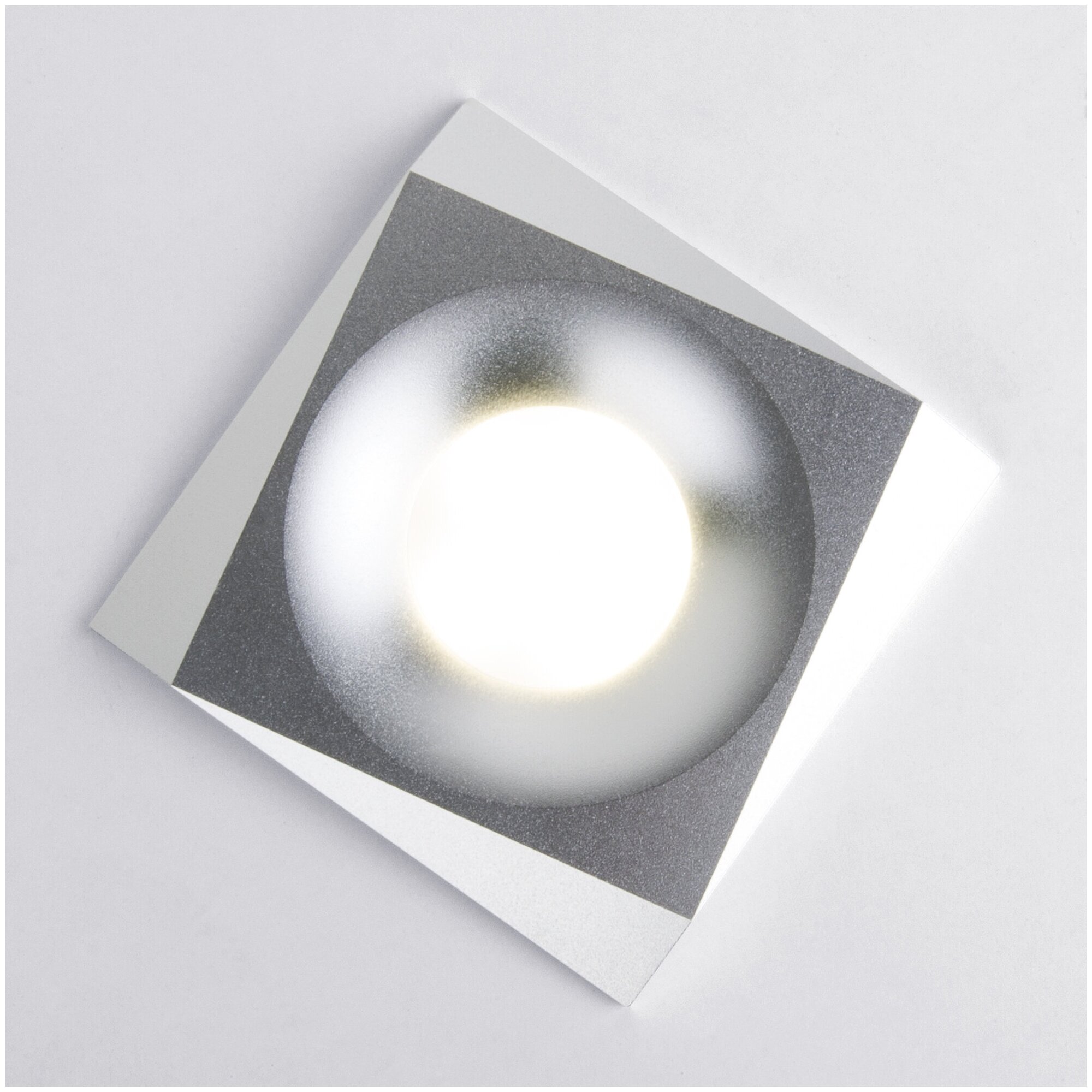 Встраиваемый точечный светильник Elektrostandard с LED подсветкой 119 MR16 серебро