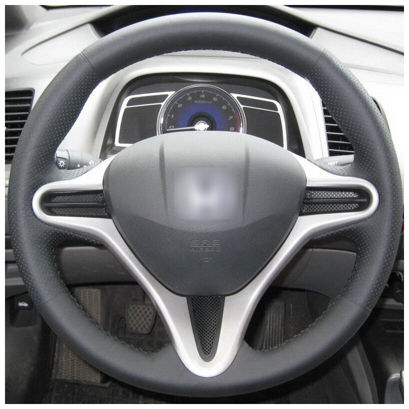 Накладка из натуральной кожи "Кожа рулит" на руль Honda Civic VIII (2006-2011), черная, с черной нитью, для руля без штатной накладки