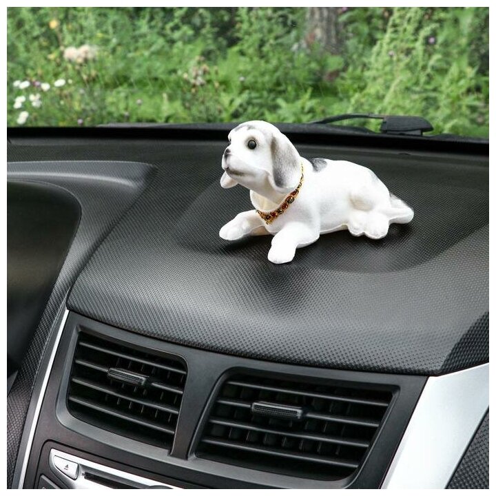Собака на панель авто качающая головой большая белый окрас./В упаковке шт: 1