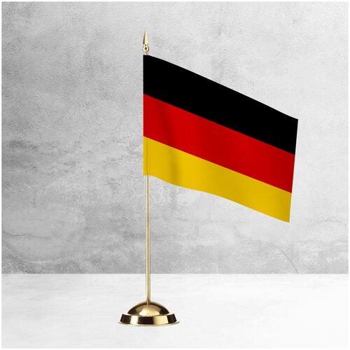 Настольный флаг Германии на пластиковой подставке под золото / Флажок Германии настольный 15x22 см. на подставке настольный флаг германии на пластиковой черной подставке