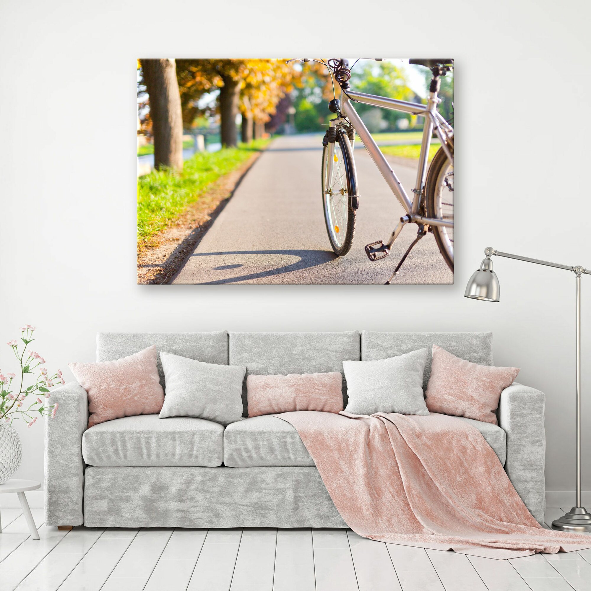 Картина на холсте "Велосипед, припаркованный на обочине дороги" 20x30 см. Интерьерная, на стену.