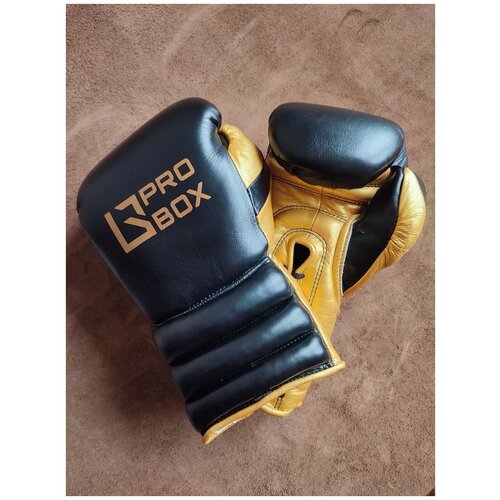 Боксерские перчатки «Prospect Boxing» 16 Oz черно-золотые на шнурке