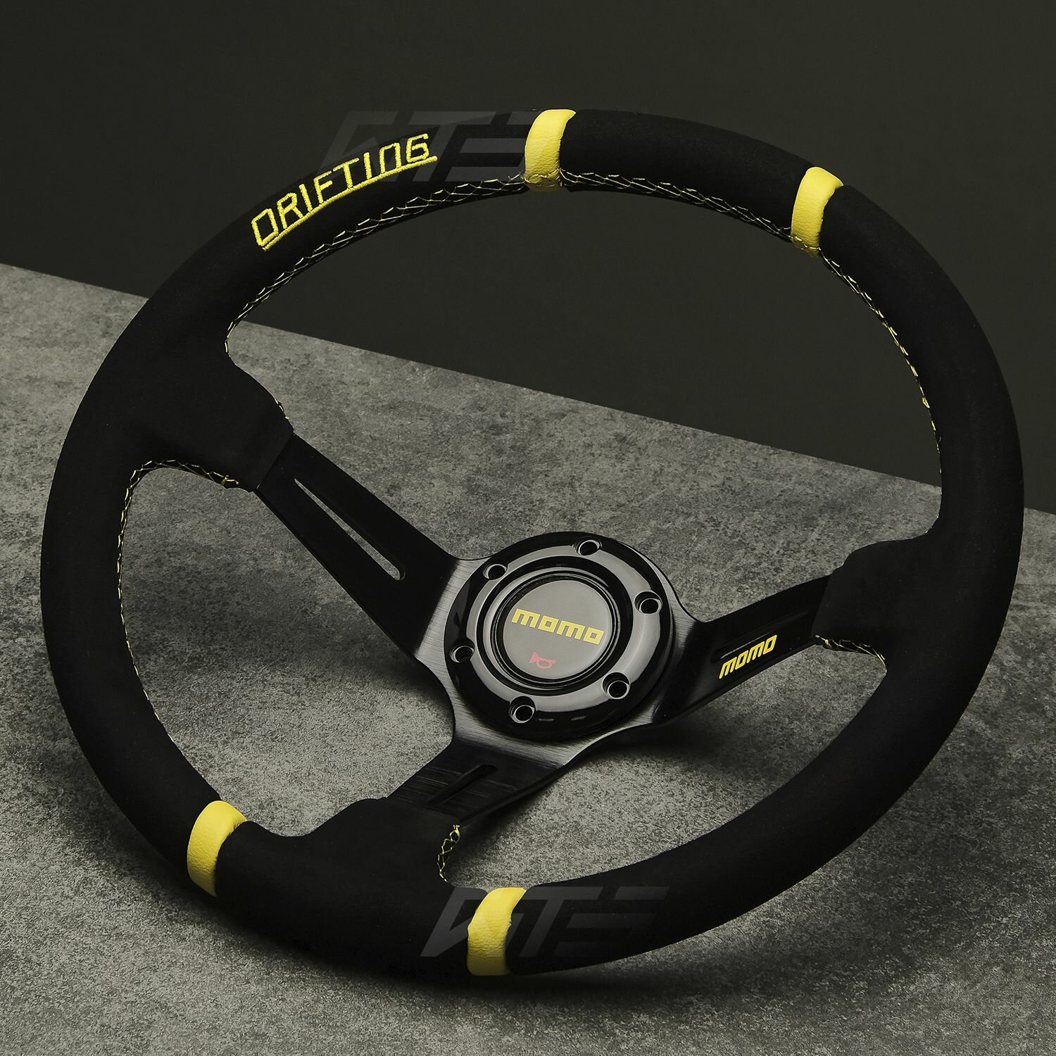Спортивное рулевое колесо MOMO Drifting style, замша, желтые полоски