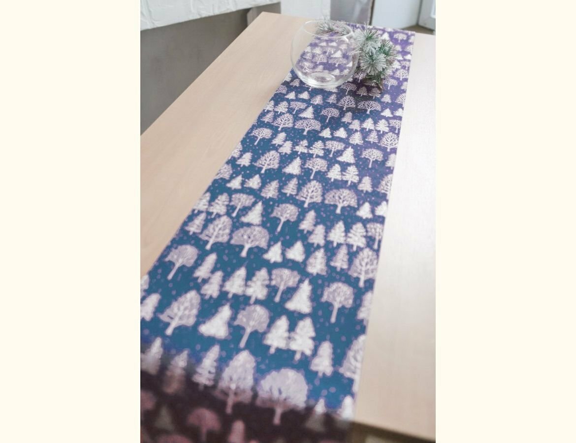 Дорожка для стола морозный эскиз (Деревья), полиэстер, синяя, 250х28 см, Koopman International 767611430-деревья