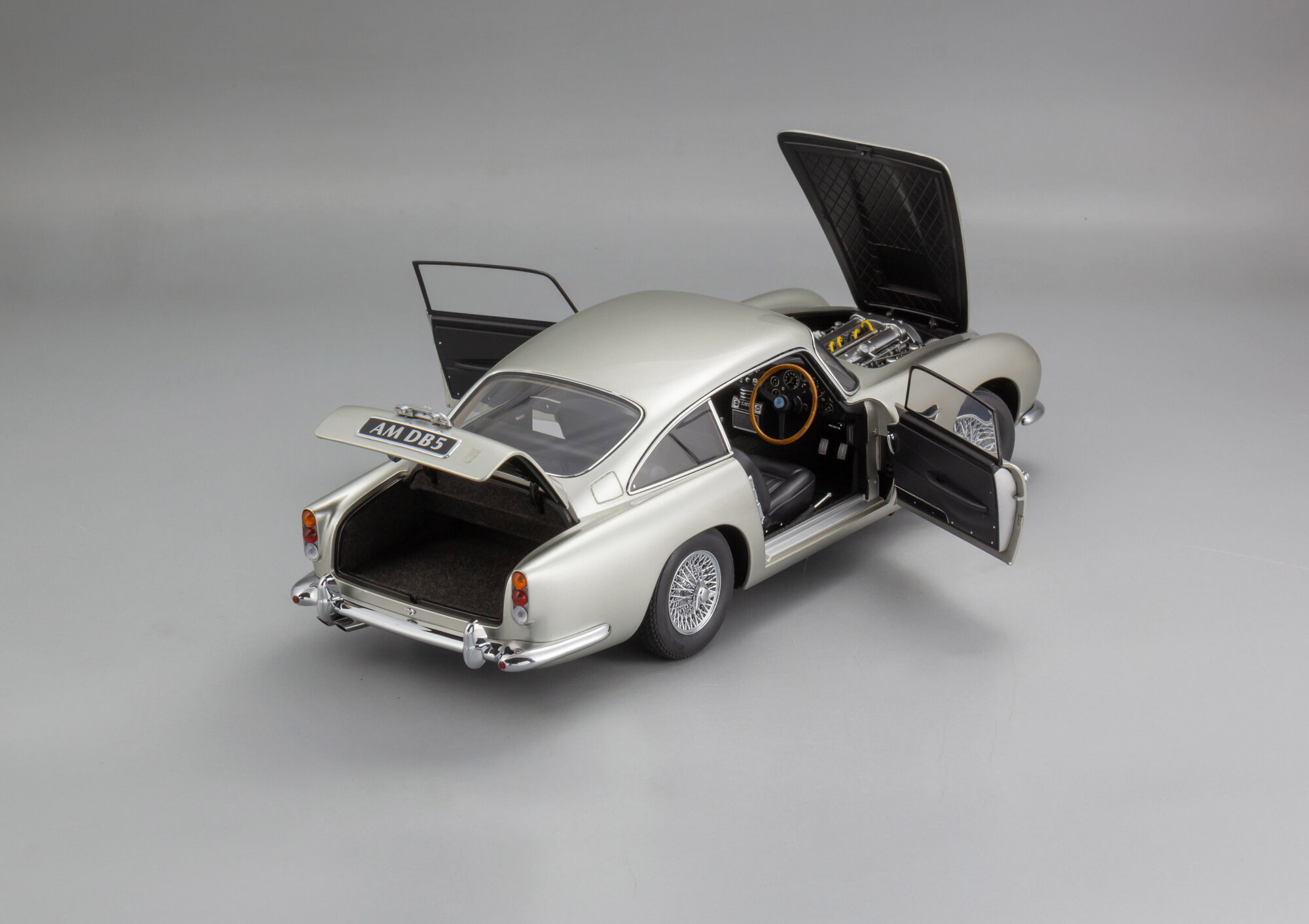 1:18 Aston Martin DB5 - 1964, Коллекционная масштабная модель от AUTOart — фото 1