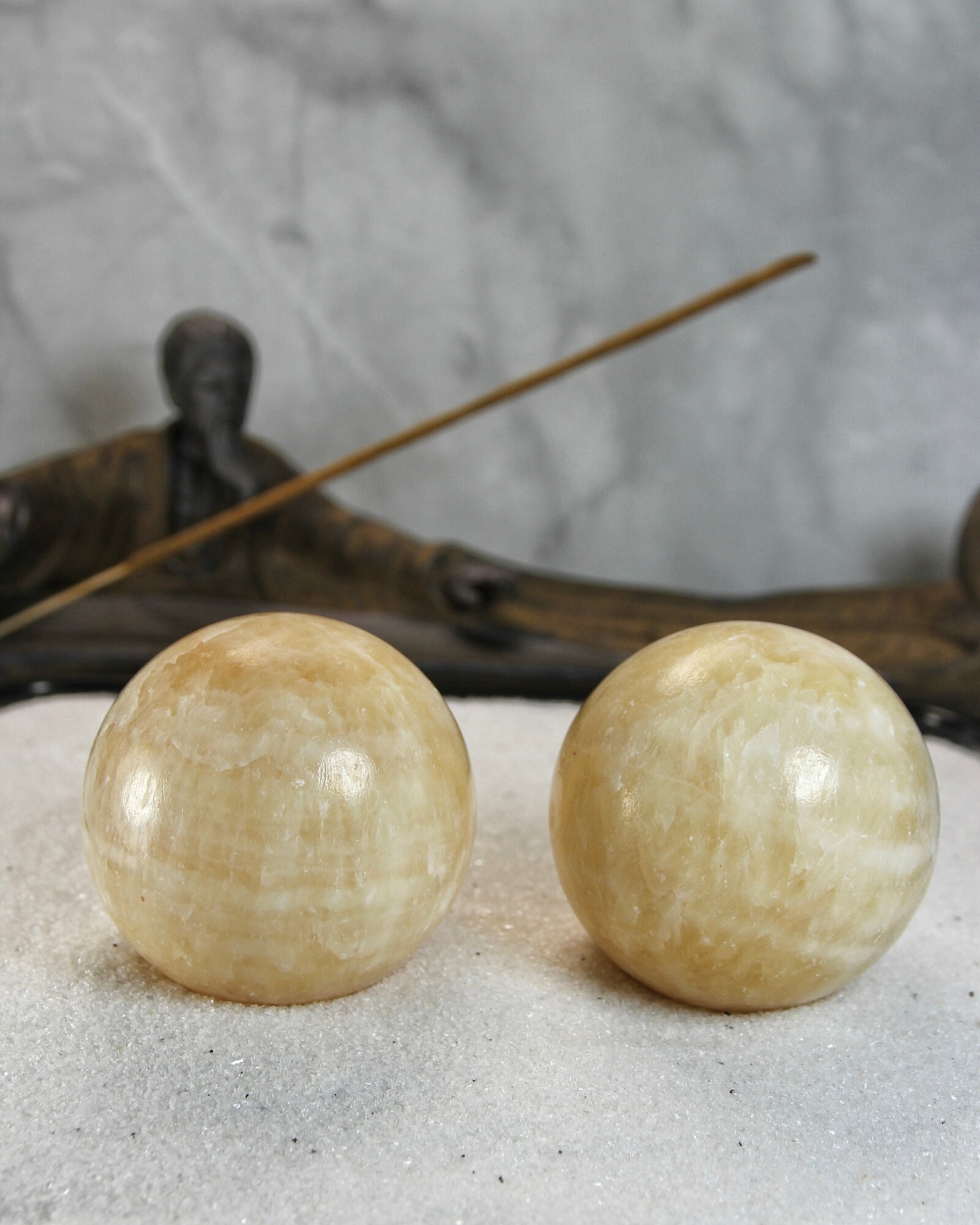 Массажные шары здоровья Баодинг, из натурального камня, мраморная крошка, цвет шампань 2 шт, диаметр 48-53 мм, в подарочной коробке