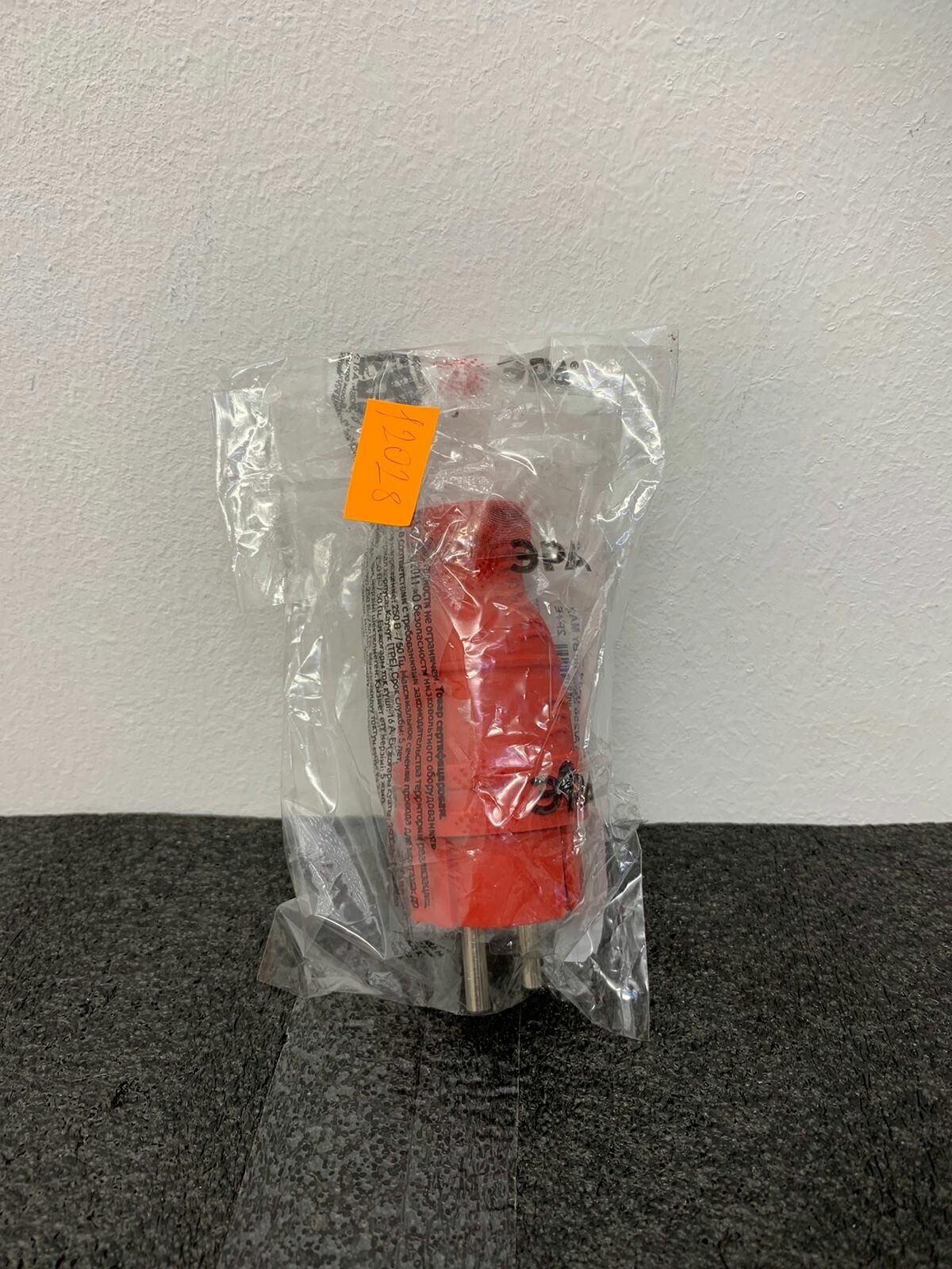 Вилка прямая Эра V8-RED-IP44 (каучуковая, с заземлением, прямая, 16 A, IP44, красная) Б0044547 - фото №4