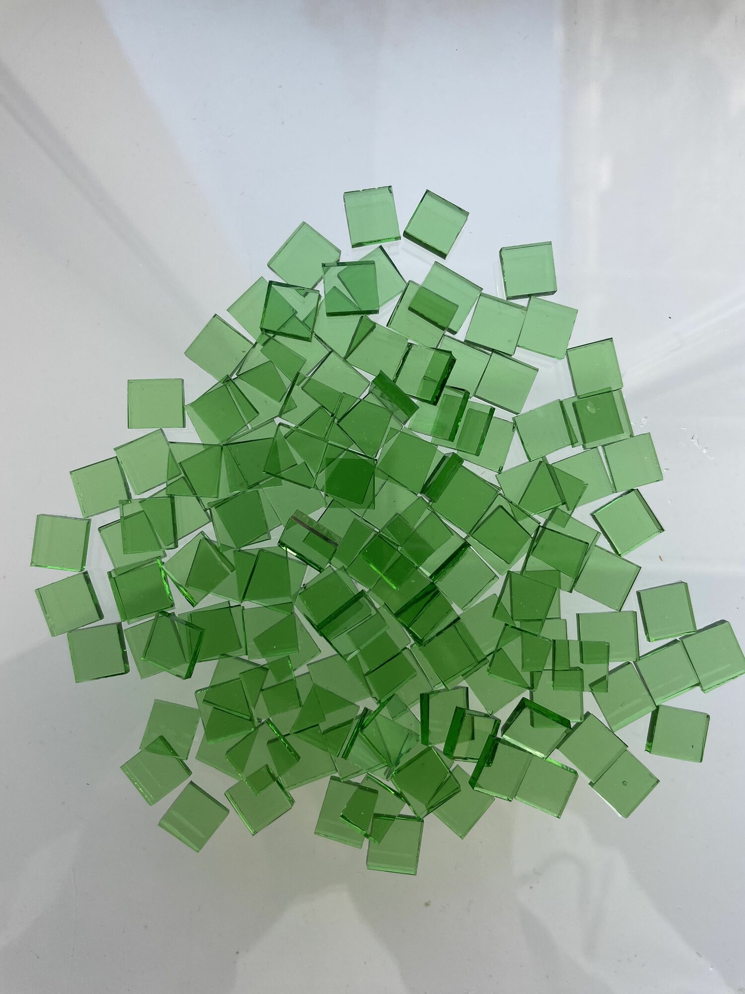 фото Мозаика из зеленого стекла 1316, 3 мм, 10х10 мм, 150 шт