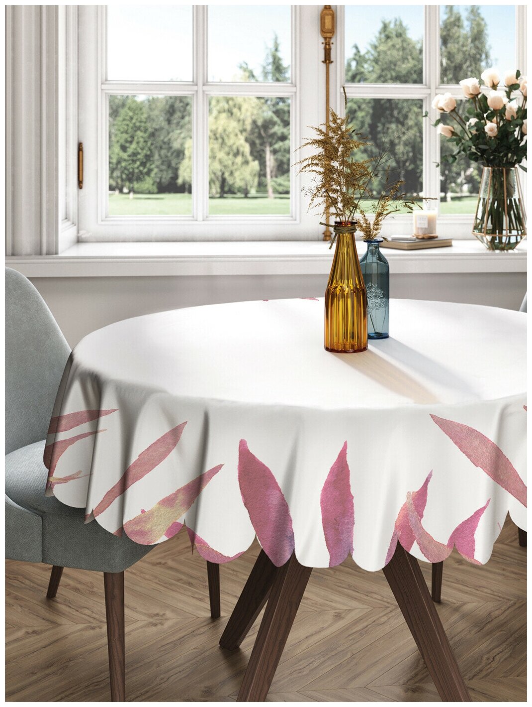 Круглая скатерть на кухонный и праздничный стол JoyArty "Розовая тропическая листва" из сатена, диаметр 150 см