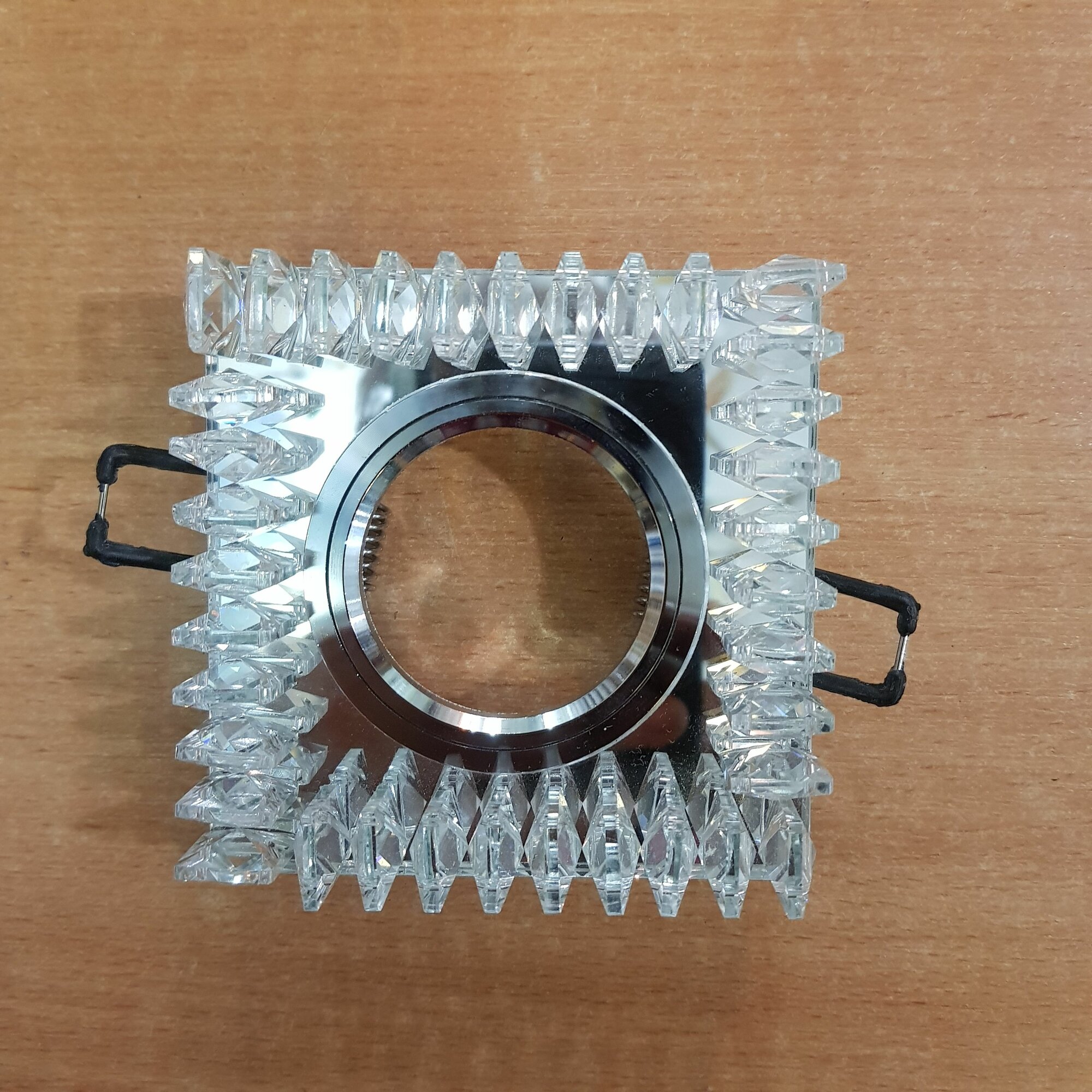 Светильник точечный встраиваемый 