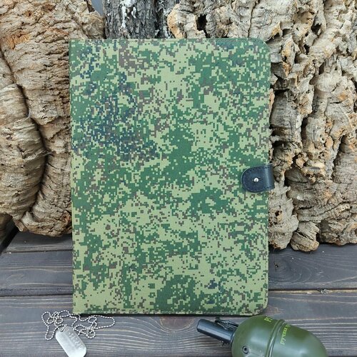 Папка для доклада документов с ручкой и блокнотом 50 л камуфлированная А4 милитари цифра зеленая 2535₽