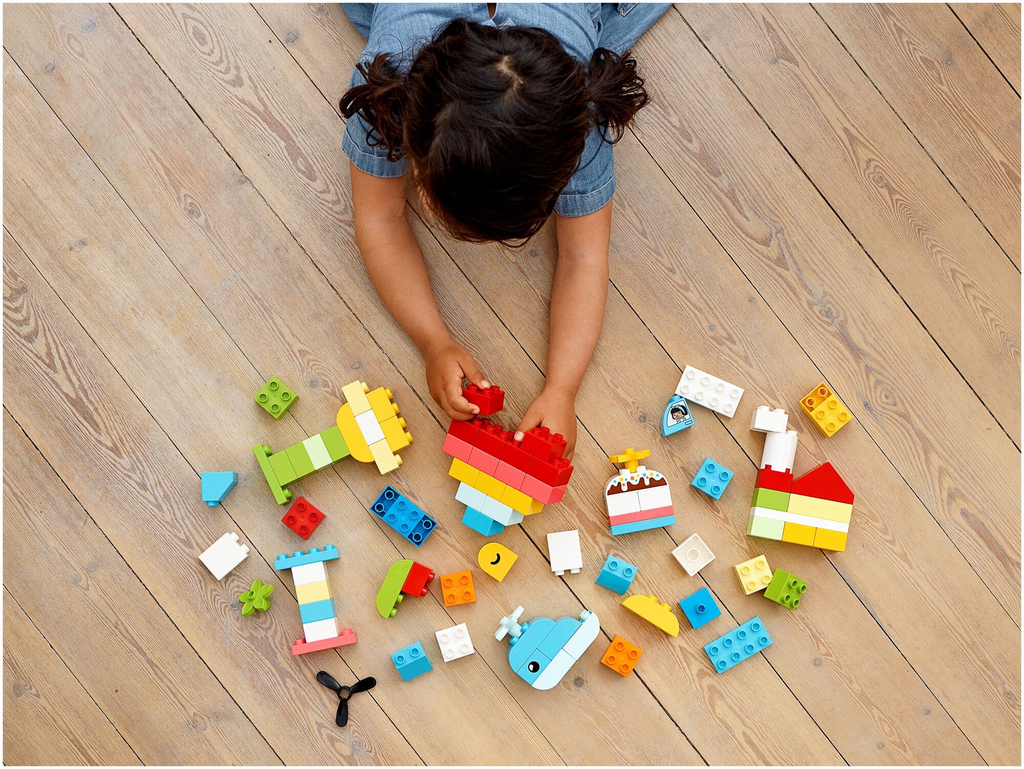 Конструктор LEGO DUPLO Коробка Сердце, 80 деталей (10909) - фото №18