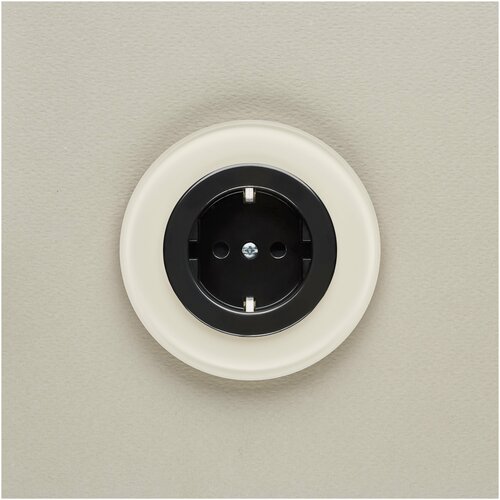 Розетка DeLUMO с заземлением круглая, стекло, белый жемчуг
