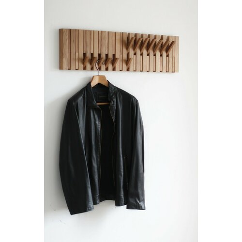 Настенная вешалка из дуба с 32 откидными магнитными крючками 12923₽