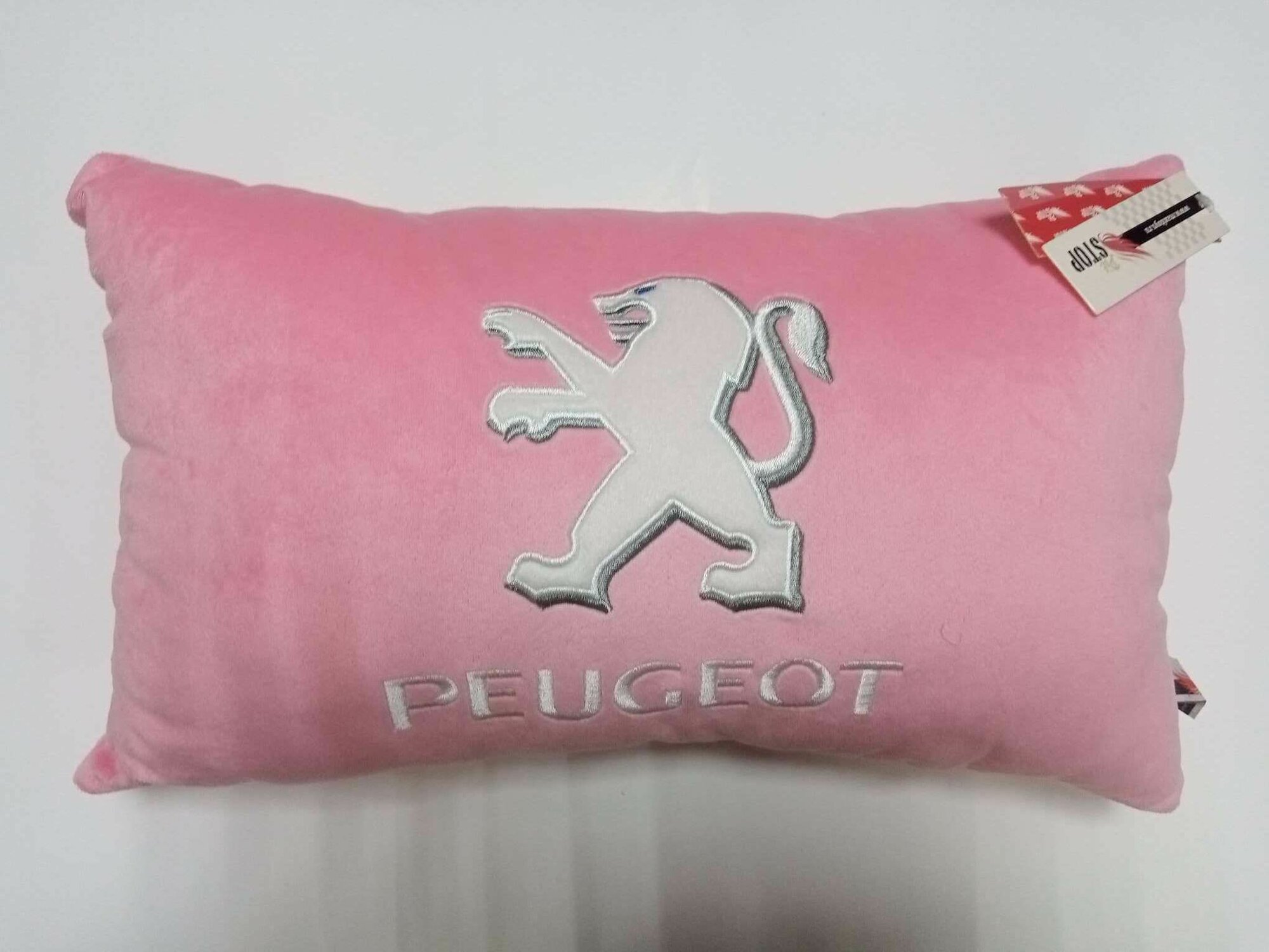 Подушка пежо розовая